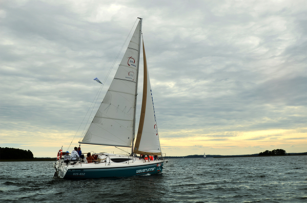 maxus-28-waverunner_1.jpg